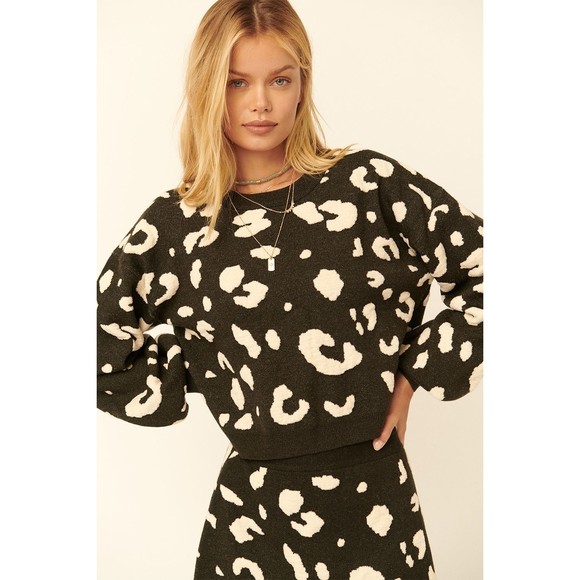 A Leopard Print Pullover Sweater - Picture 2 of 7
